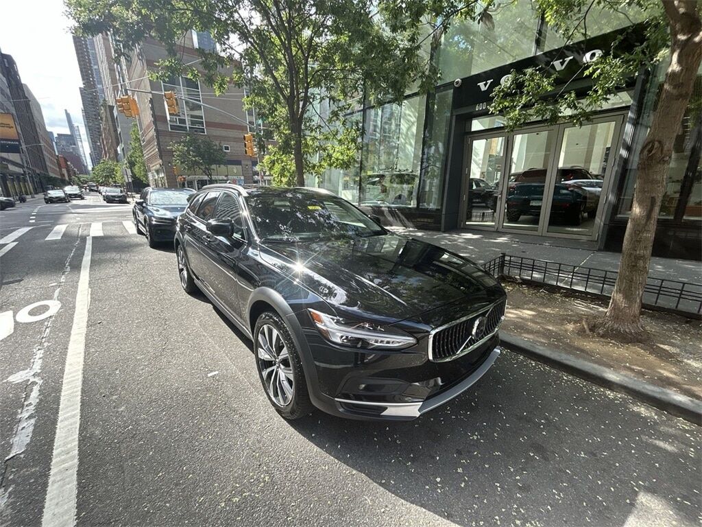 2024 VOLVO V90CC