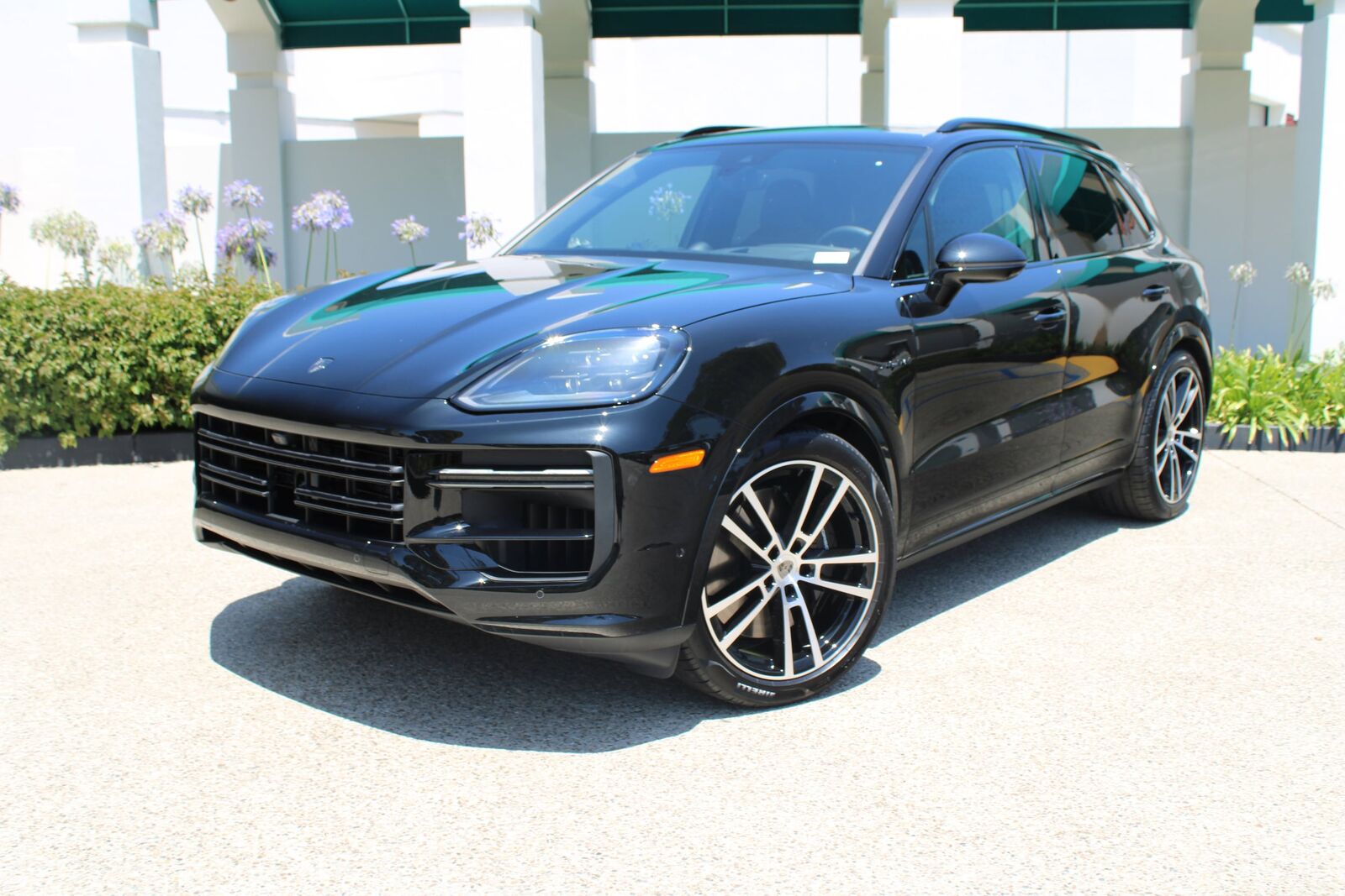 2025 PORSCHE Cayenne