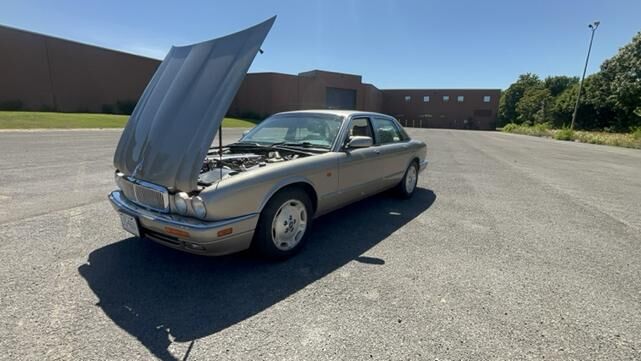 Jaguar XJ6