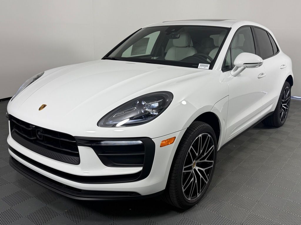 2025 PORSCHE Macan