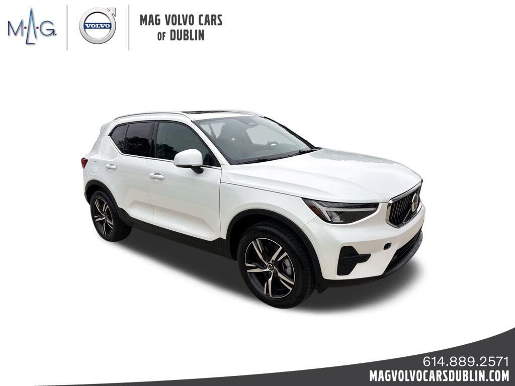 2025 VOLVO XC40