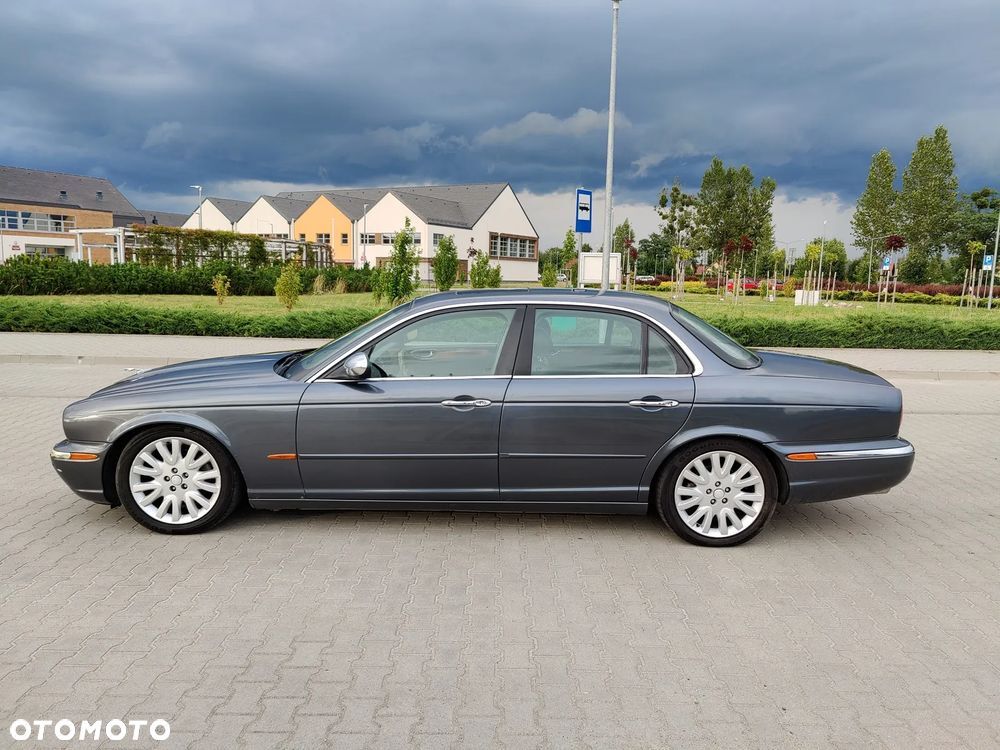 Jaguar XJ