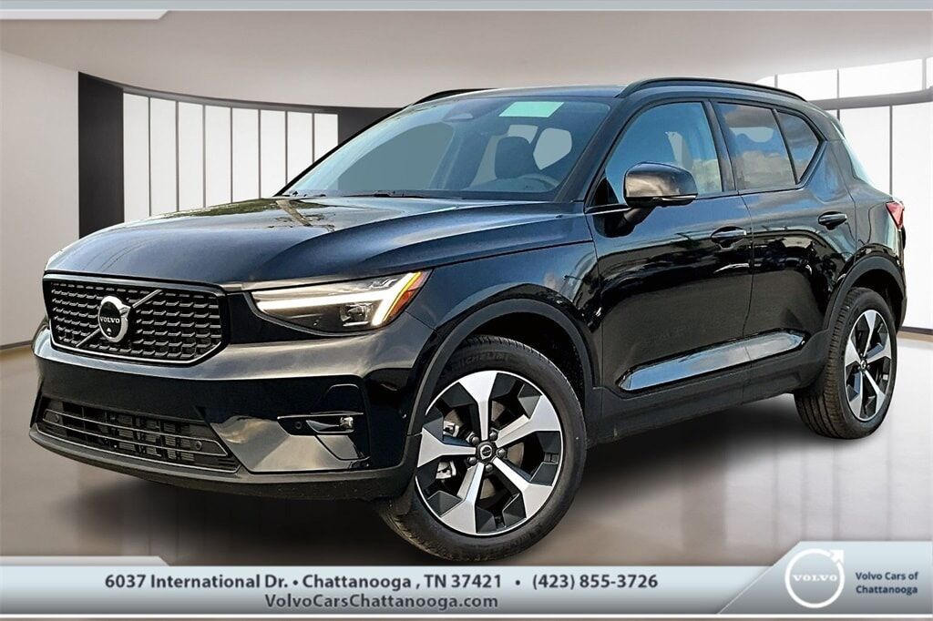2026 VOLVO XC40