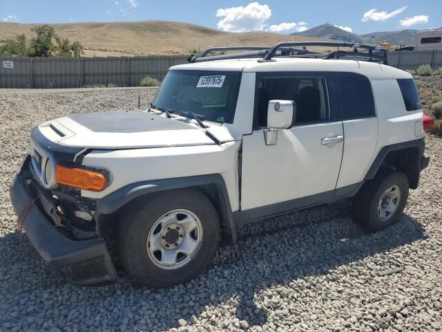2010 TOYOTA FJ Cruiser