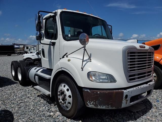 2016 FREIGHTLINER M2