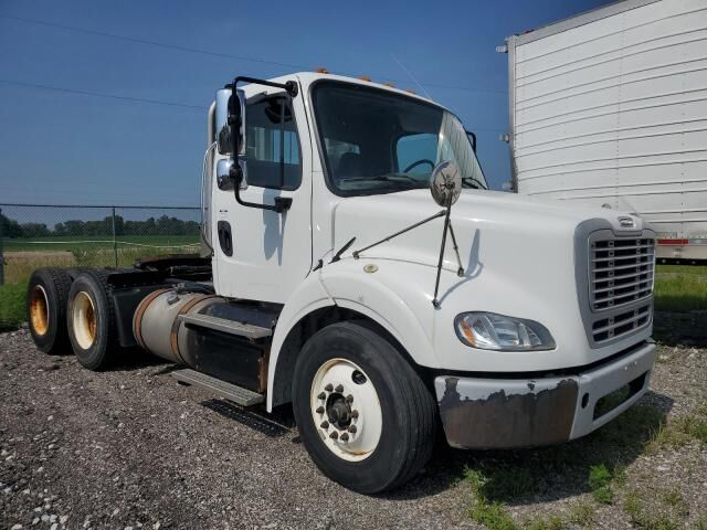 2015 FREIGHTLINER M2