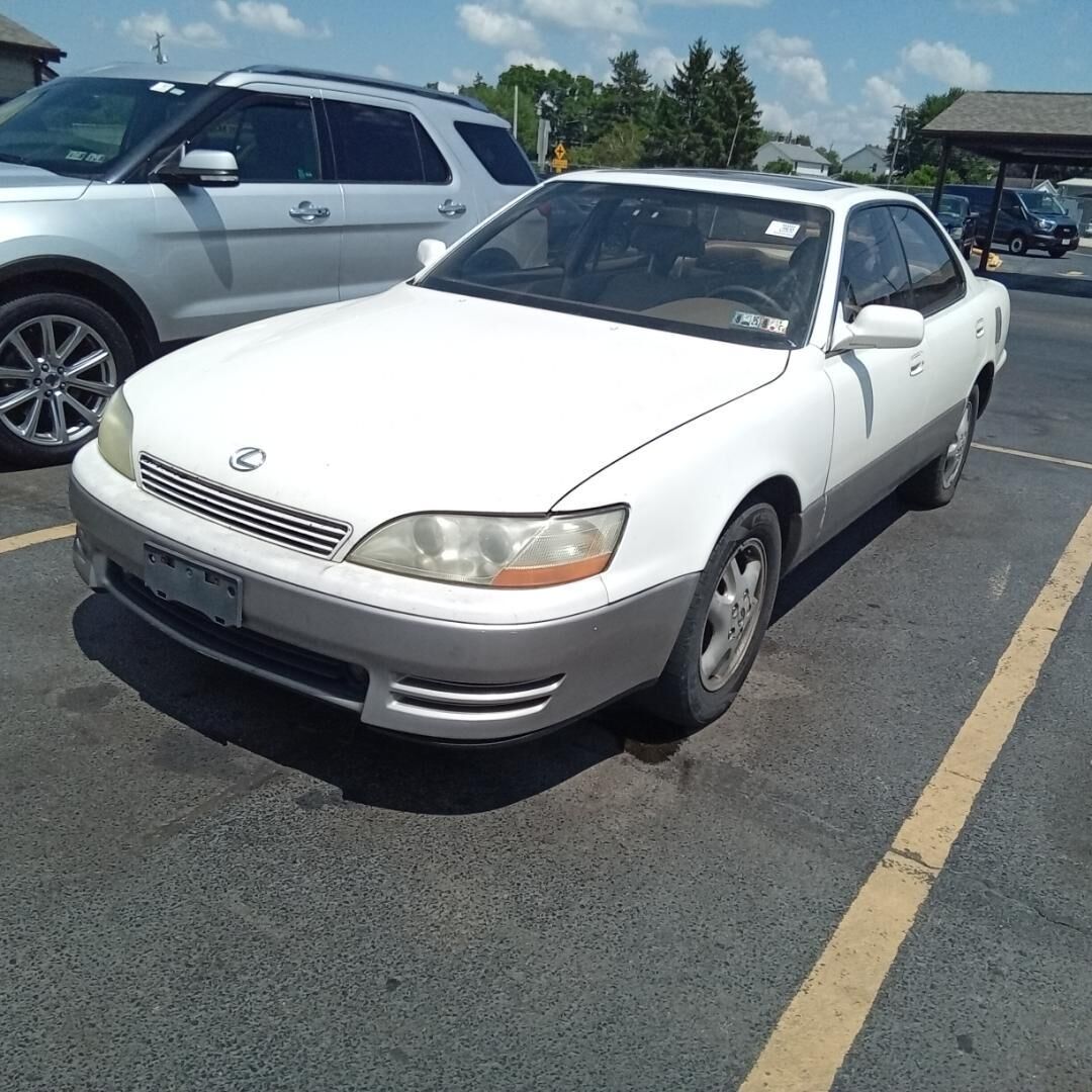 Lexus ES