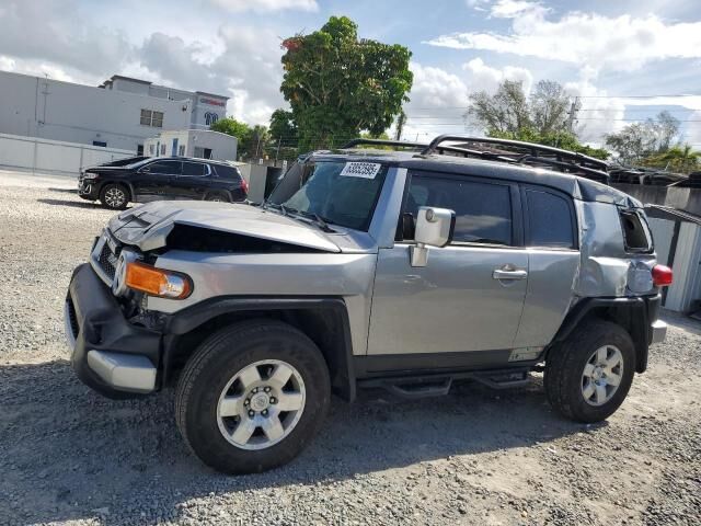 2010 TOYOTA FJ Cruiser