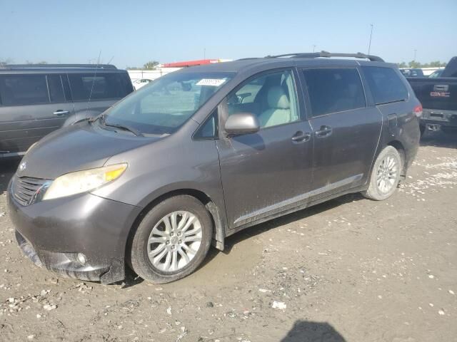 2012 TOYOTA Sienna