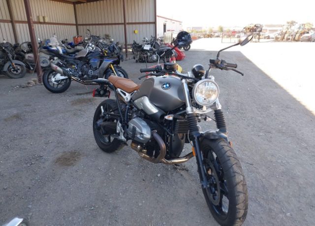 BMW R nineT