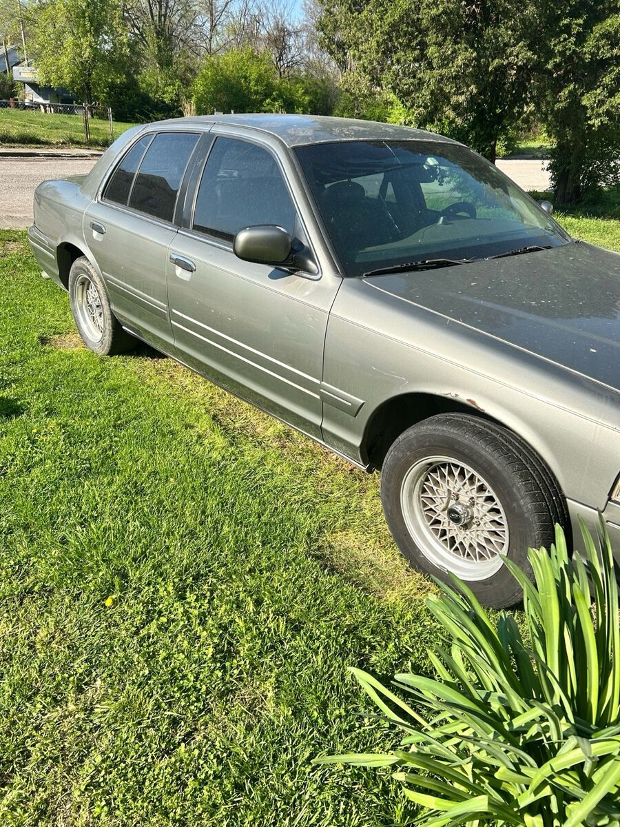 Ford Crown Victoria