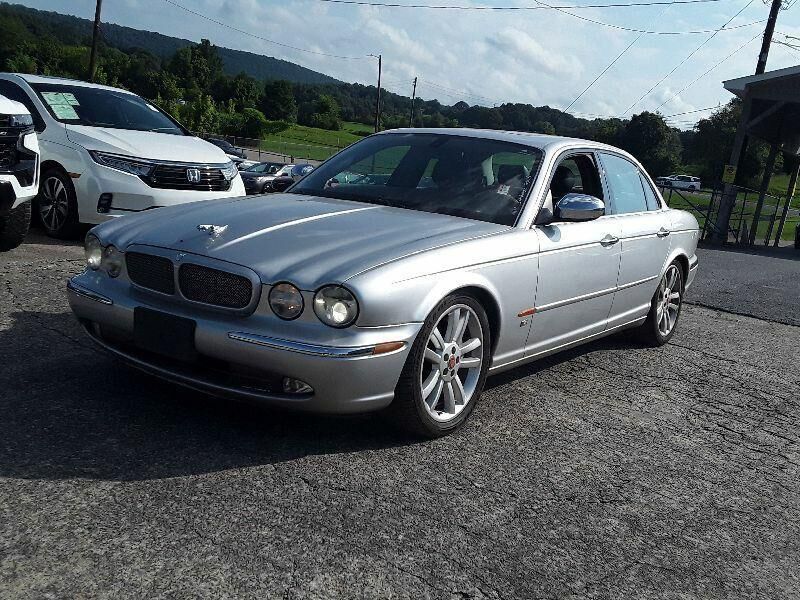 Jaguar XJR
