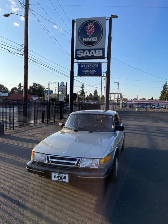 Saab 900