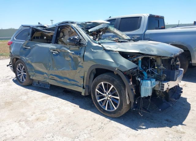 2017 TOYOTA Highlander