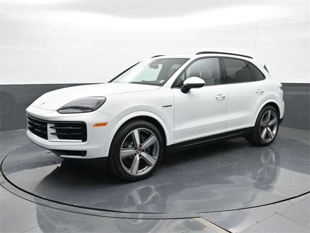 2025 PORSCHE Cayenne