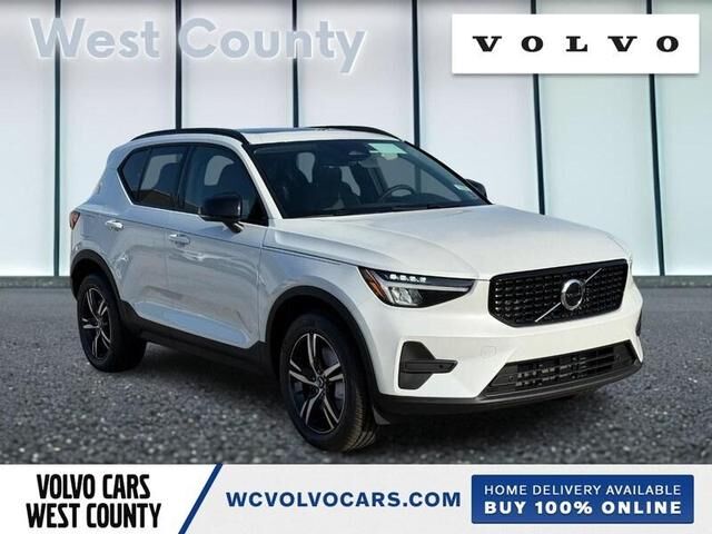 2026 VOLVO XC40