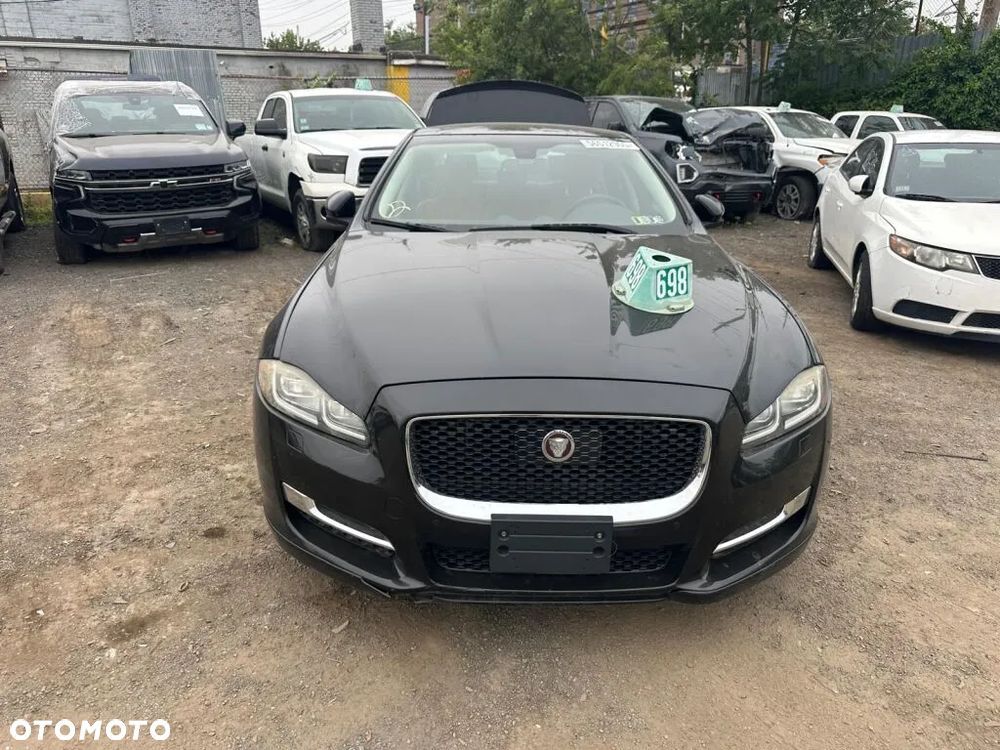 Jaguar XJ