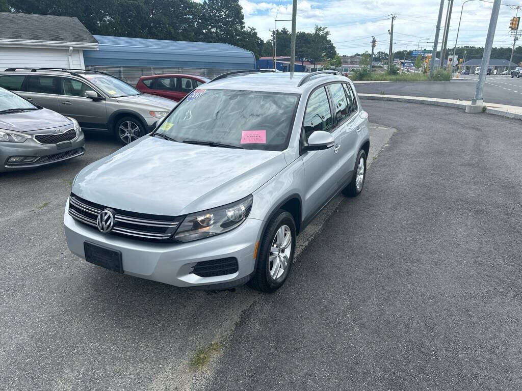 2017 VOLKSWAGEN Tiguan