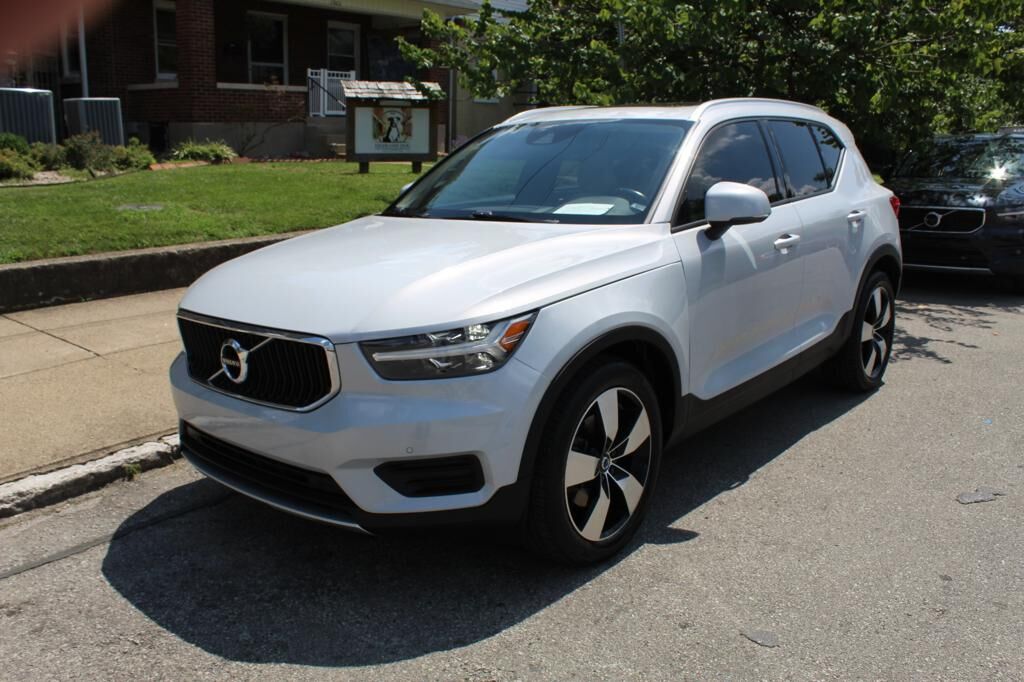 2020 VOLVO XC40