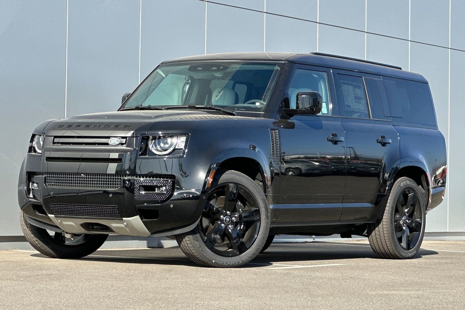 2025 LAND ROVER Defender