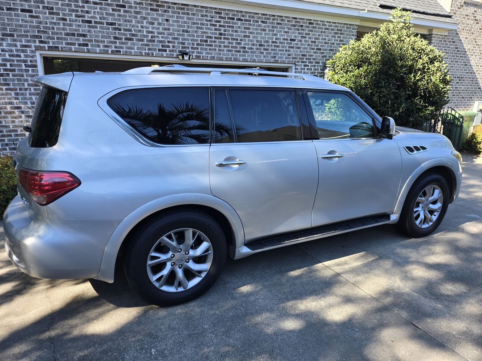 Infiniti QX56