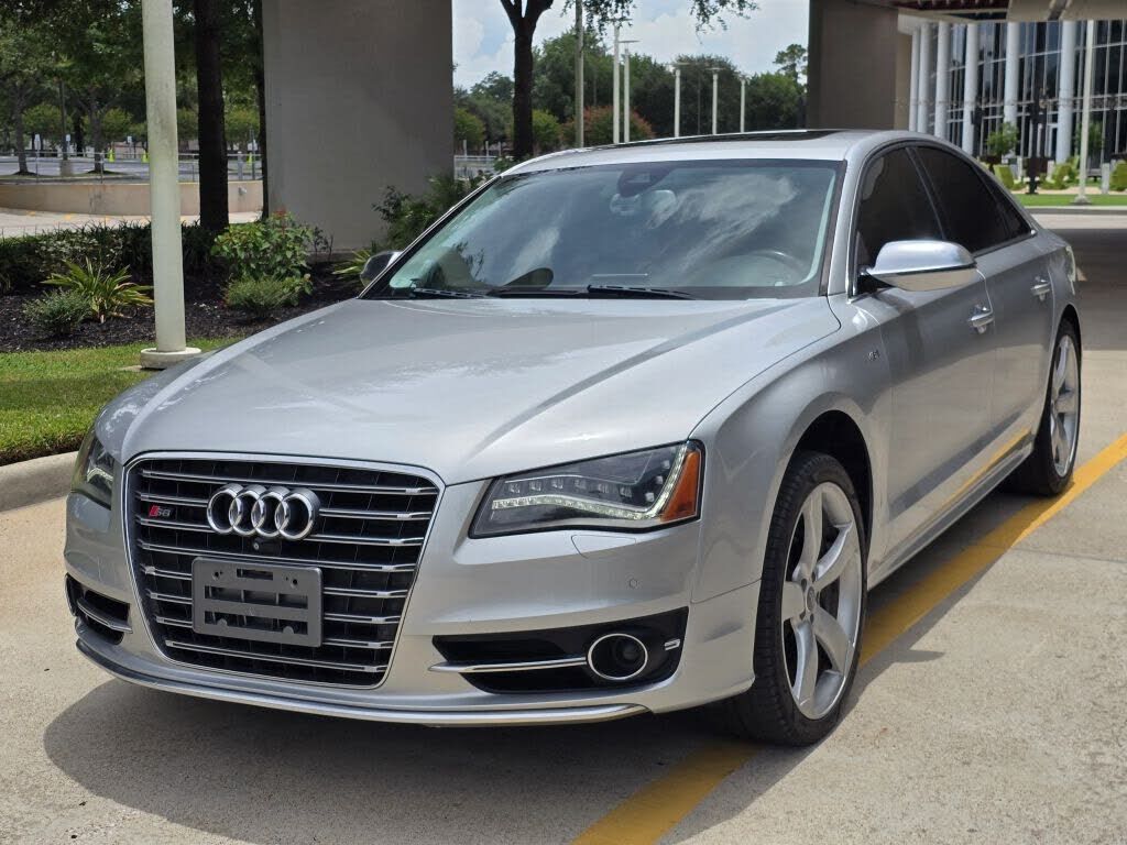2014 AUDI S8