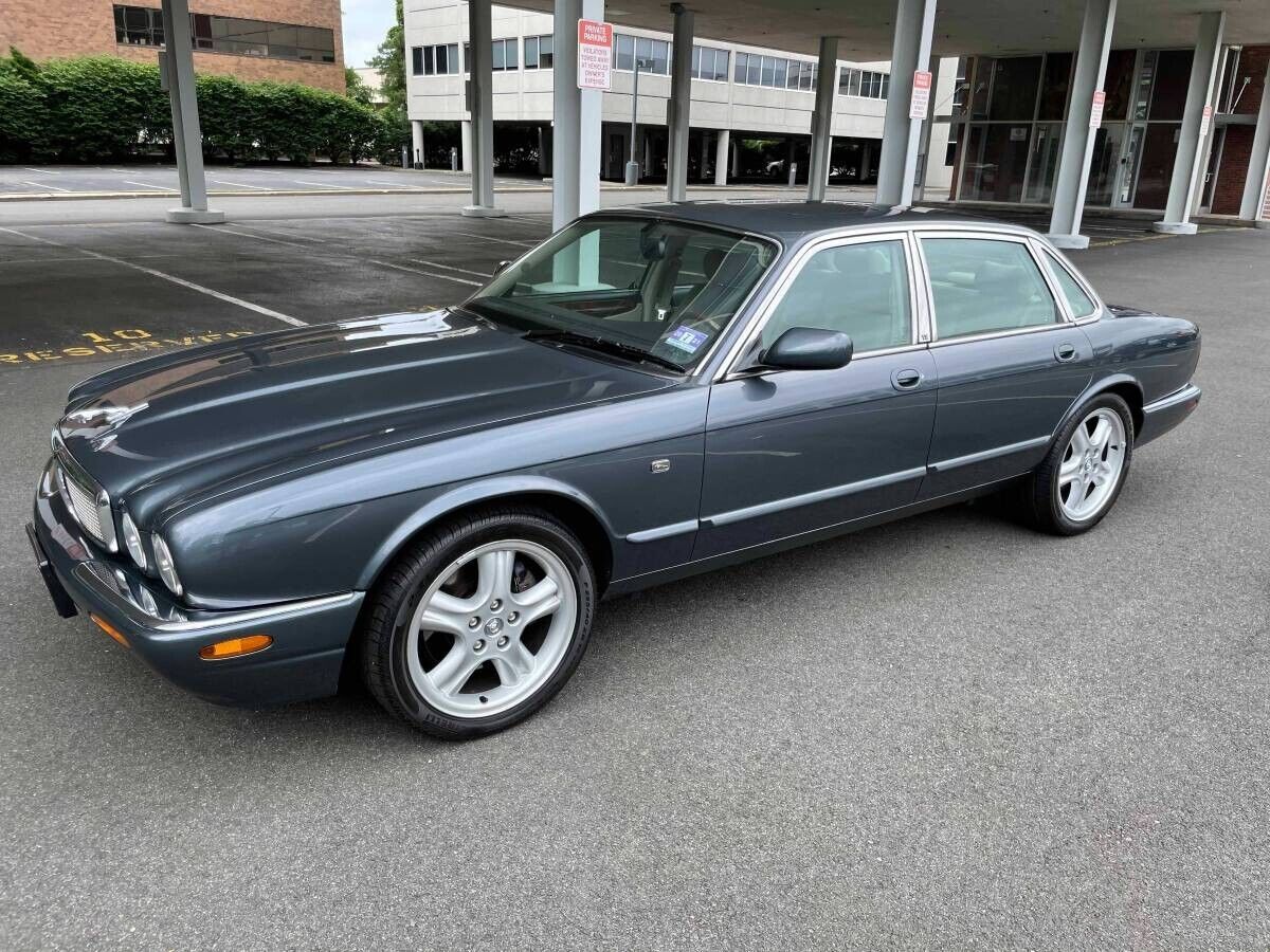 Jaguar XJR
