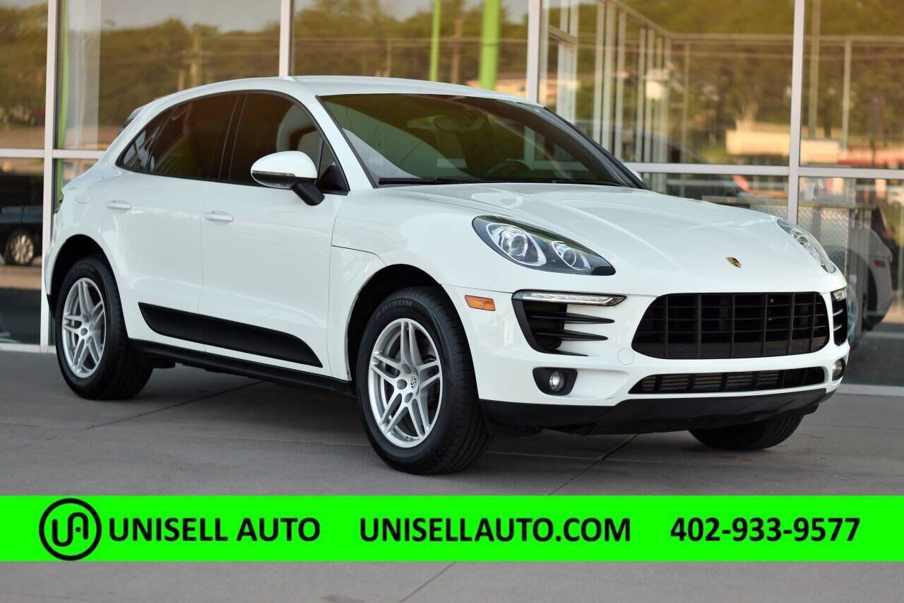 2017 PORSCHE Macan
