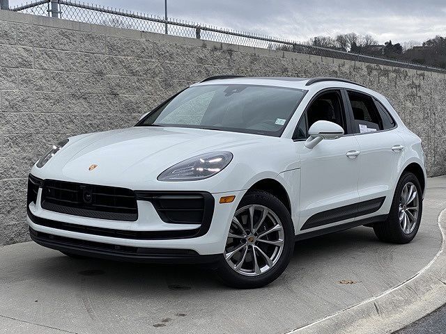 2024 PORSCHE Macan
