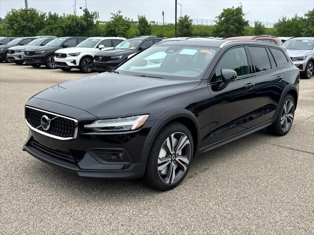 2026 VOLVO V60CC