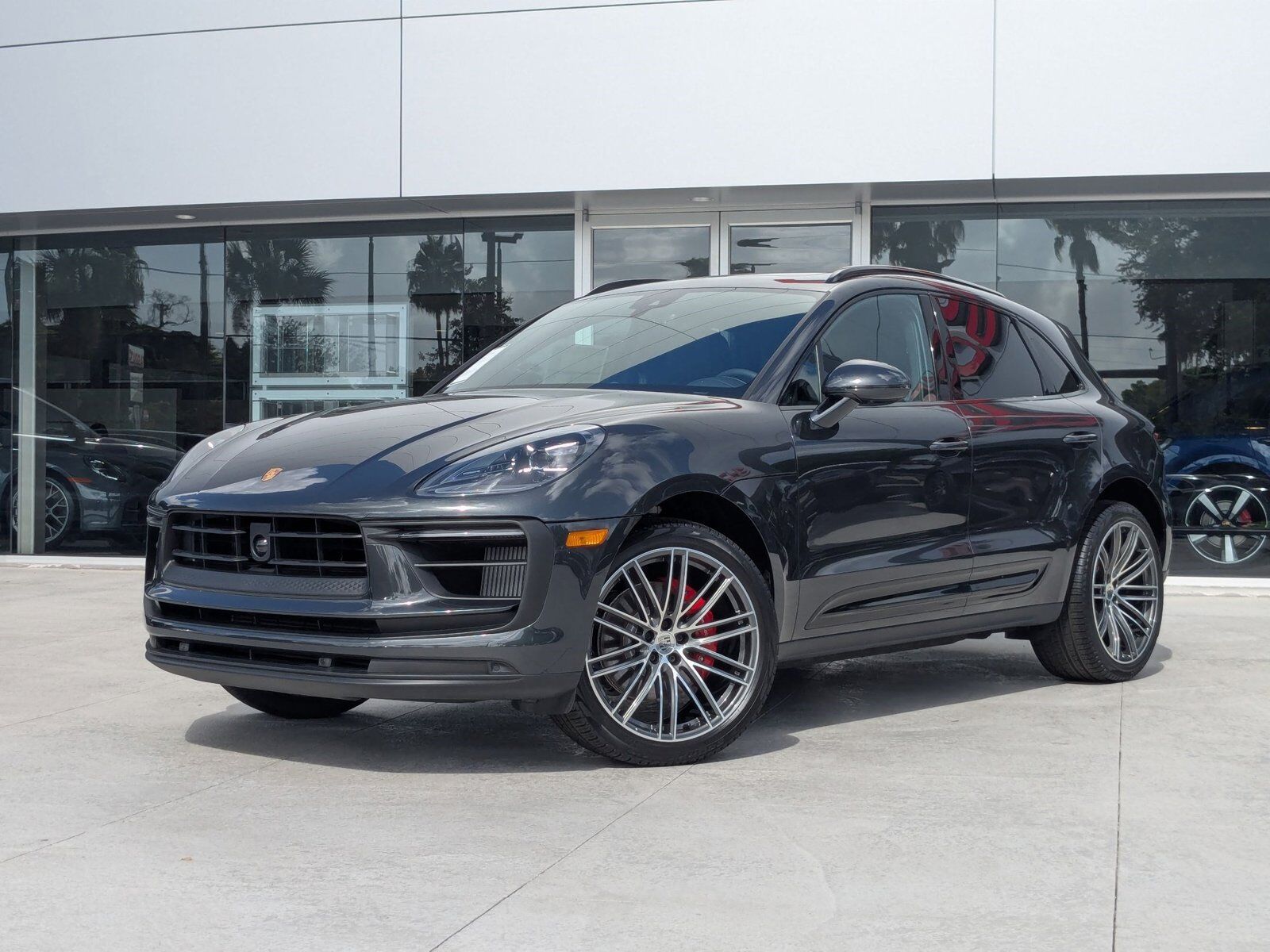 2025 PORSCHE Macan
