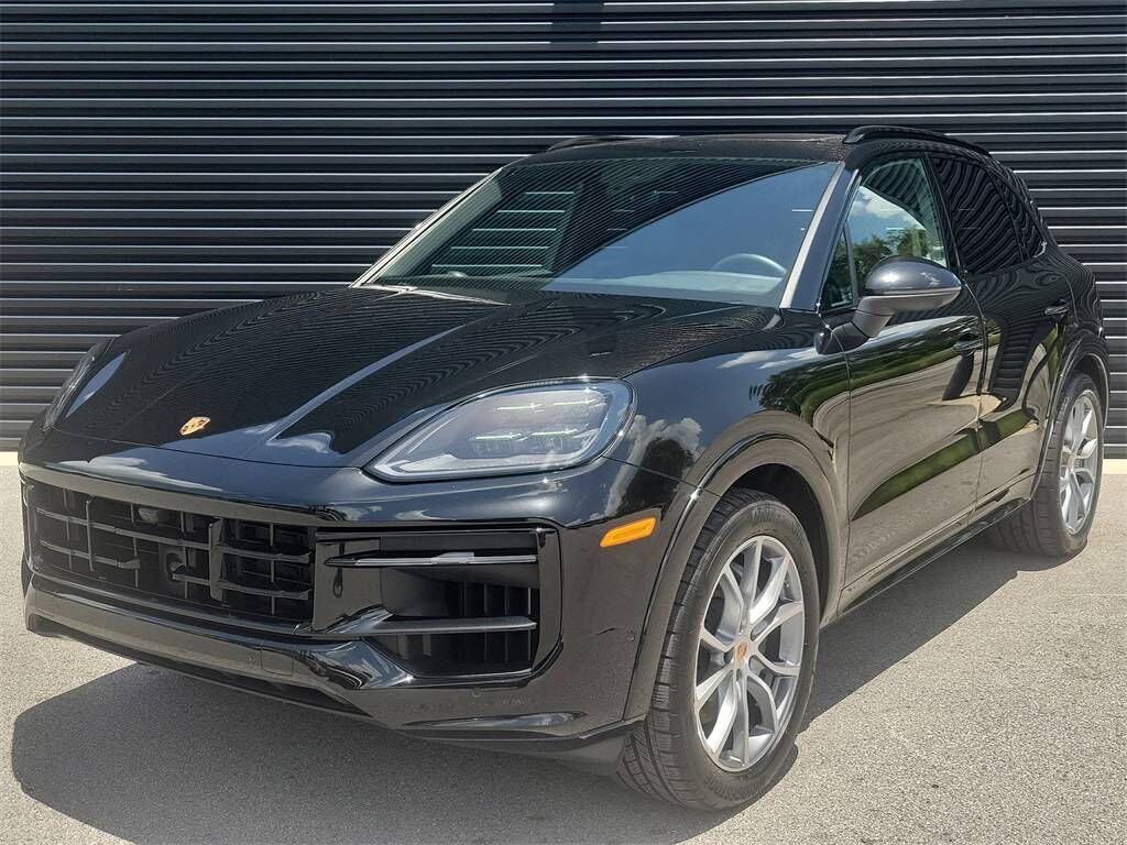 2025 PORSCHE Cayenne