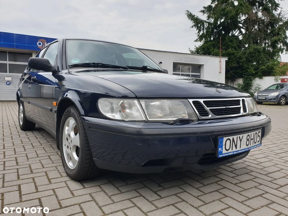 Saab 900