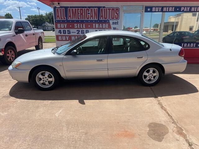 2004 FORD Taurus