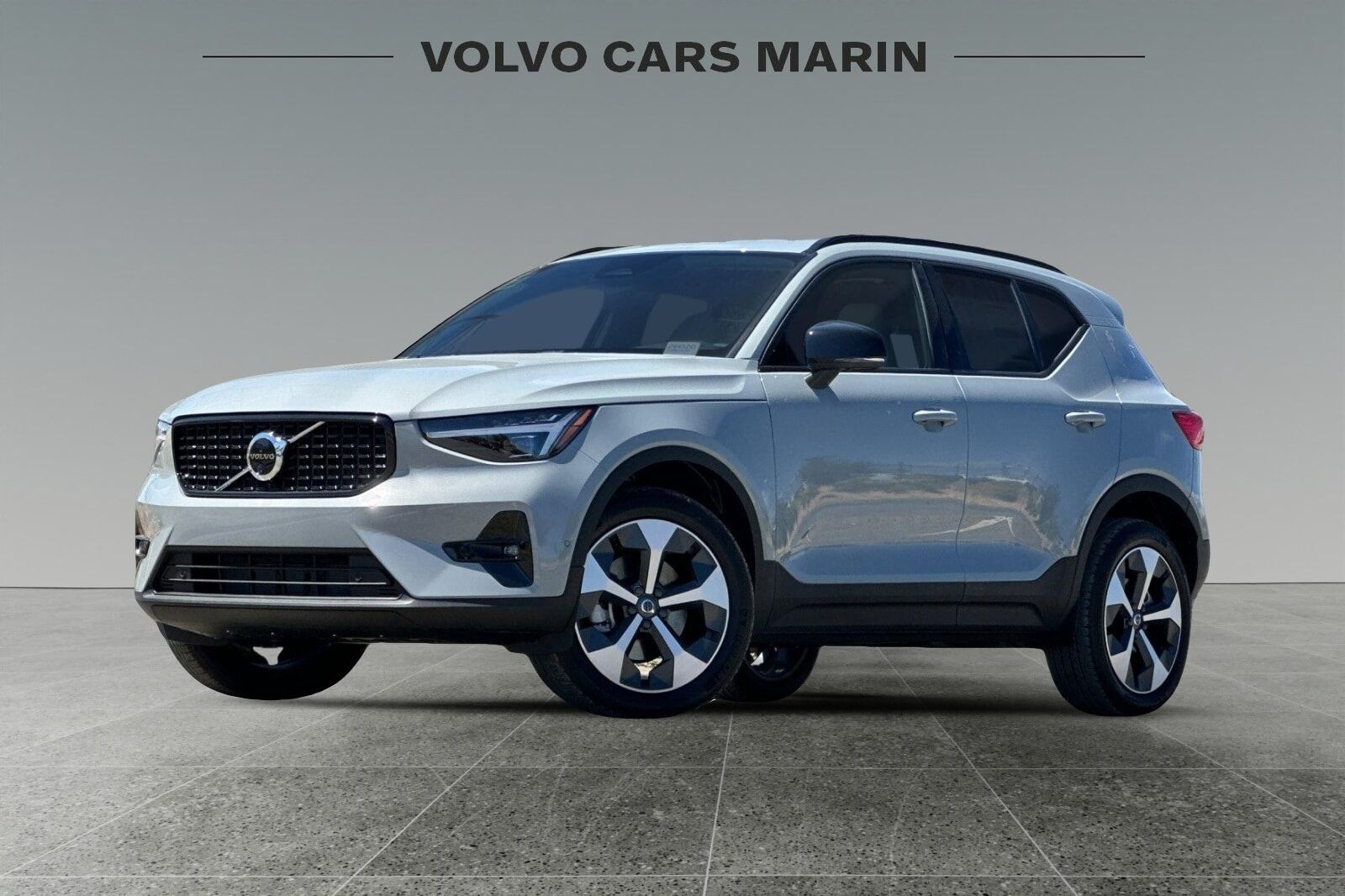 2026 VOLVO XC40