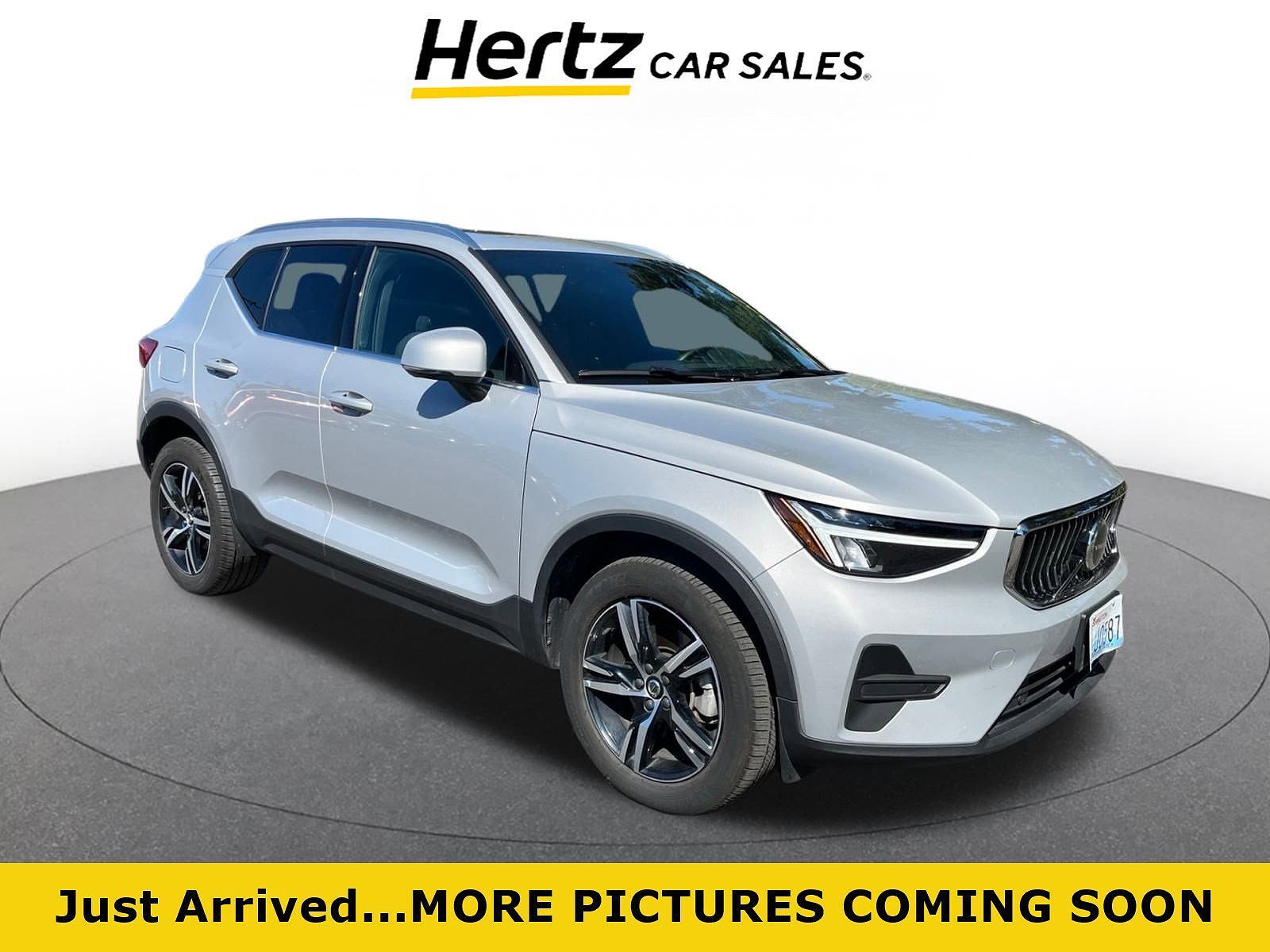 2024 VOLVO XC40