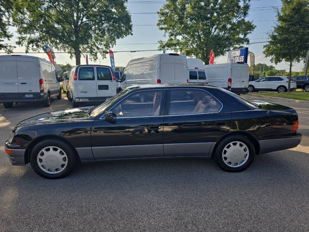 Lexus LS