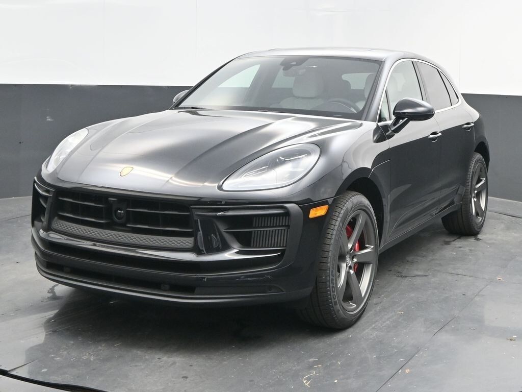 2025 PORSCHE Macan