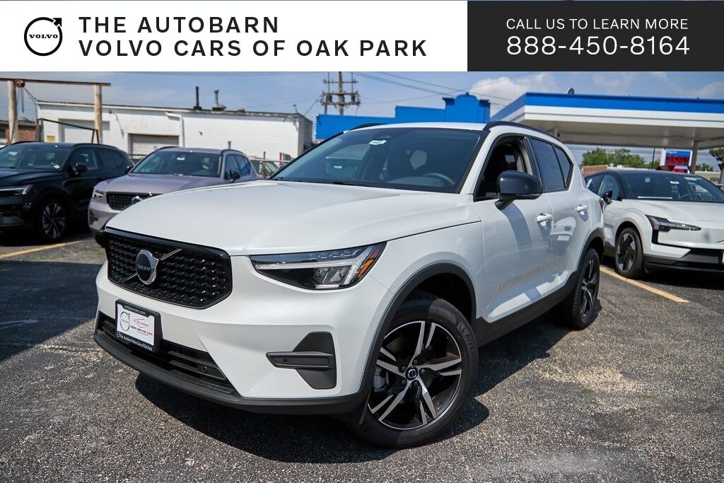 2026 VOLVO XC40