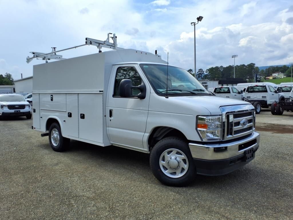 2025 FORD E-350