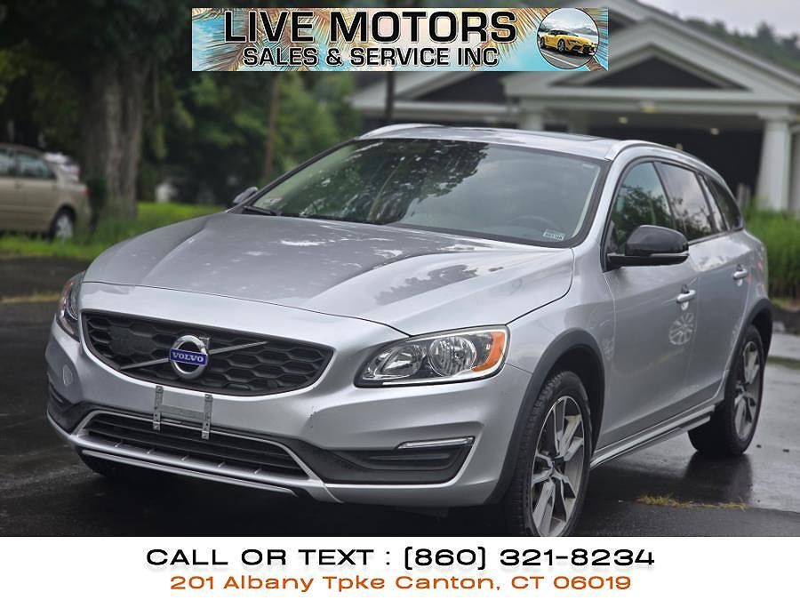 2017 VOLVO V60CC