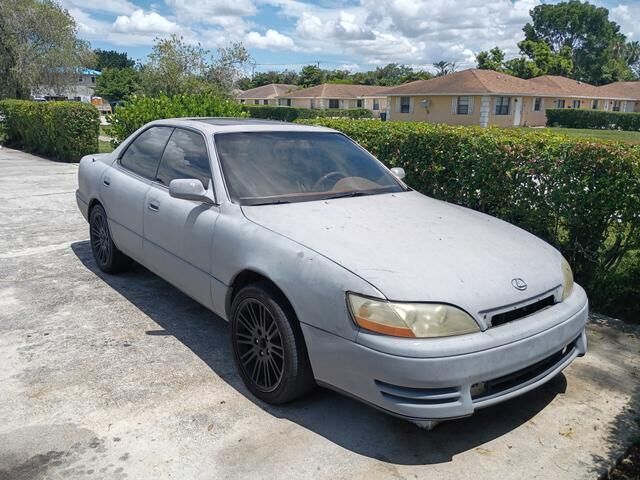 Lexus ES