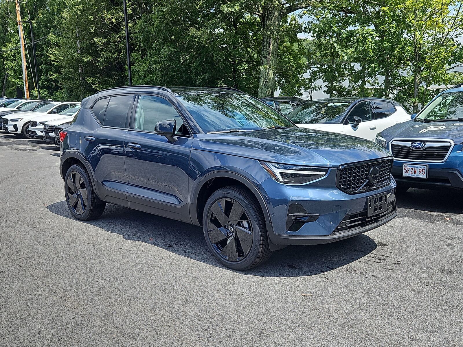 2026 VOLVO XC40