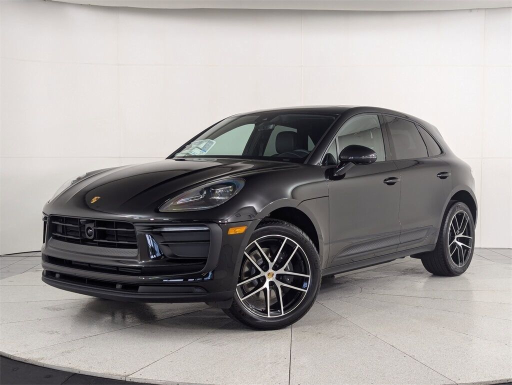 2025 PORSCHE Macan