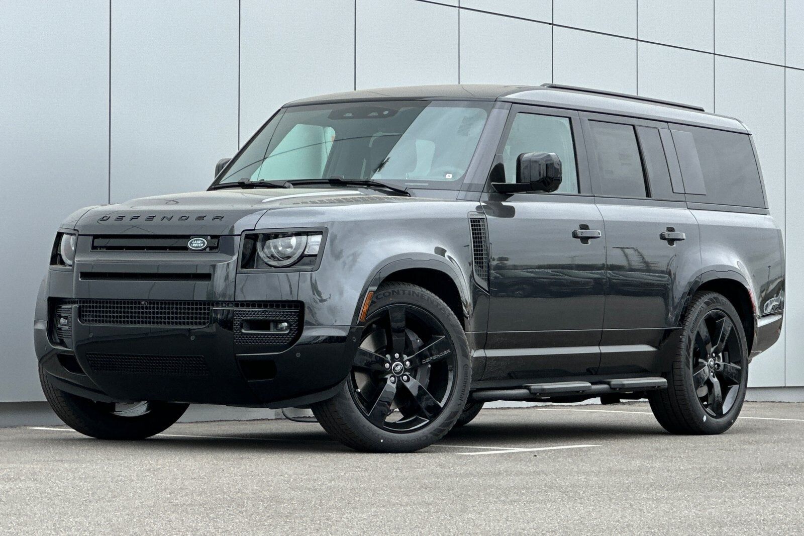 2025 LAND ROVER Defender
