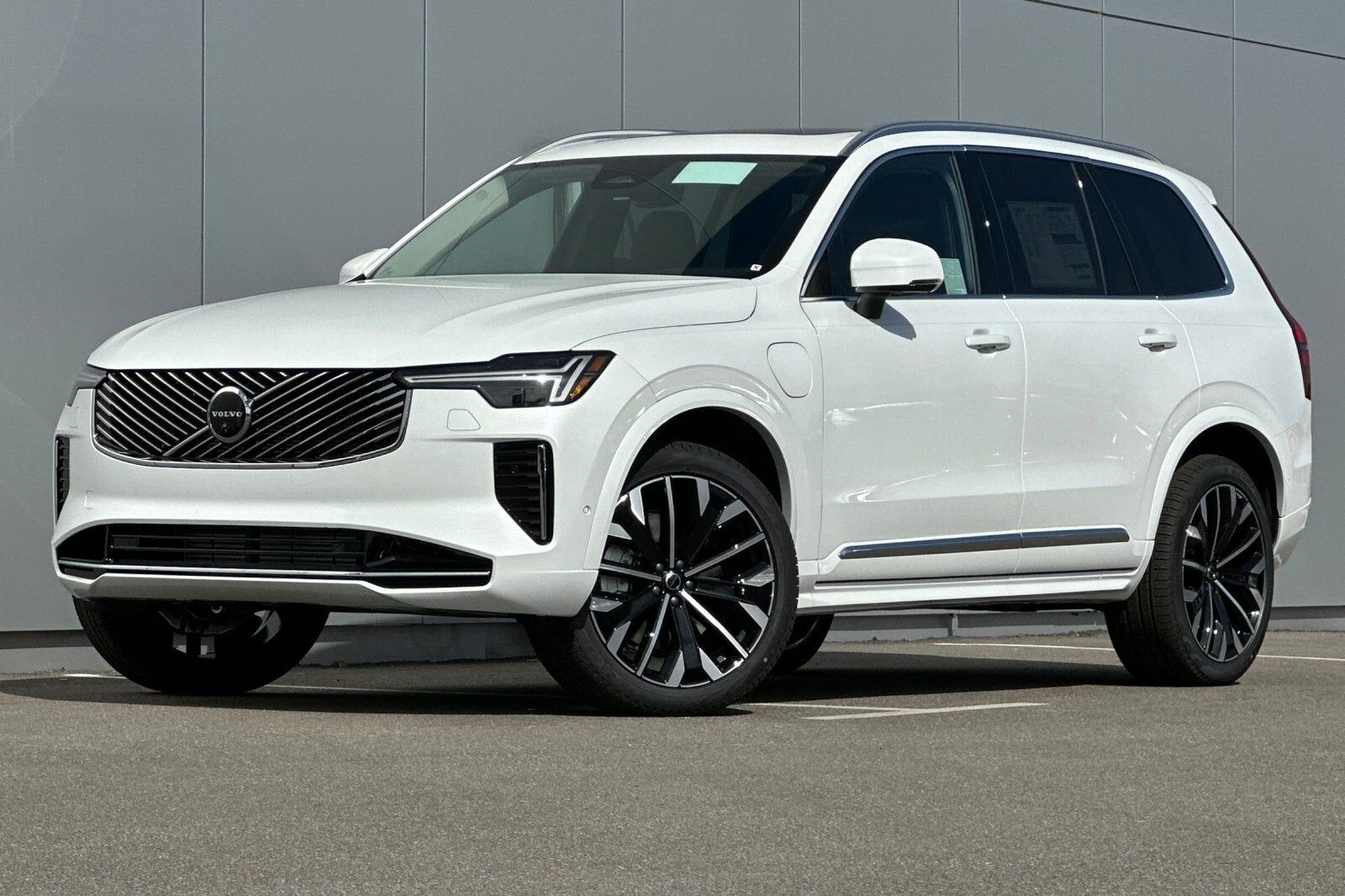 2025 VOLVO XC90