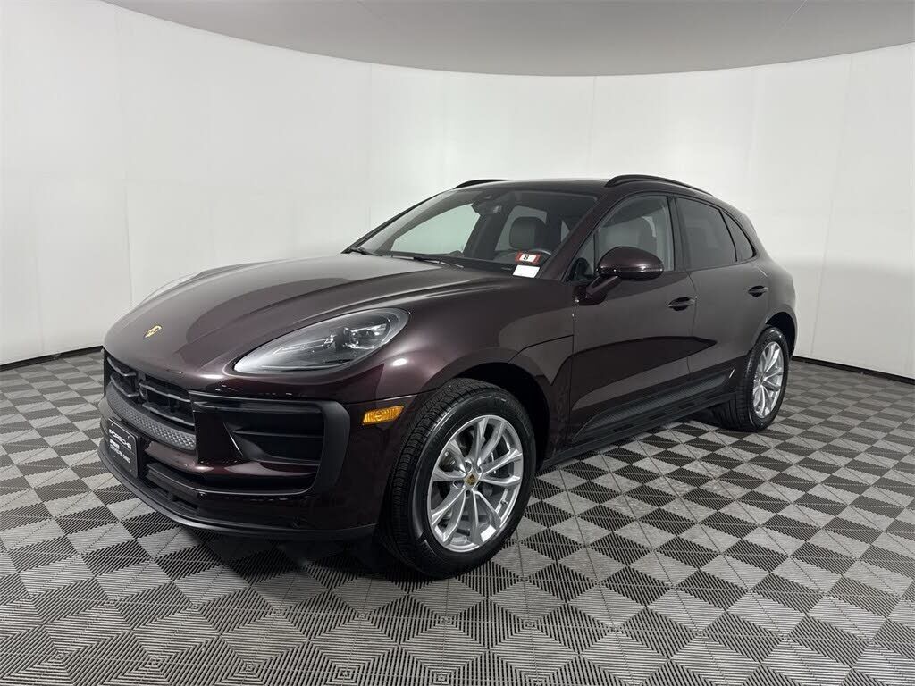 2025 PORSCHE Macan