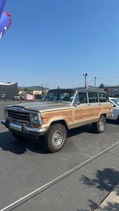 Jeep Grand Wagoneer