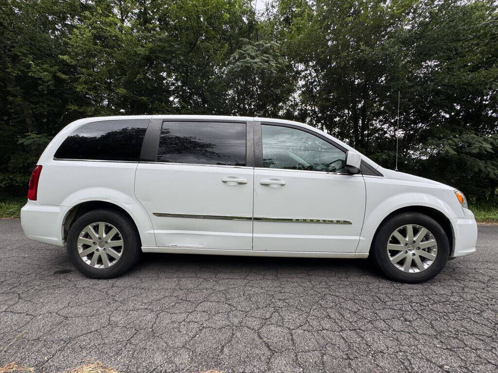 2016 CHRYSLER Town and Country