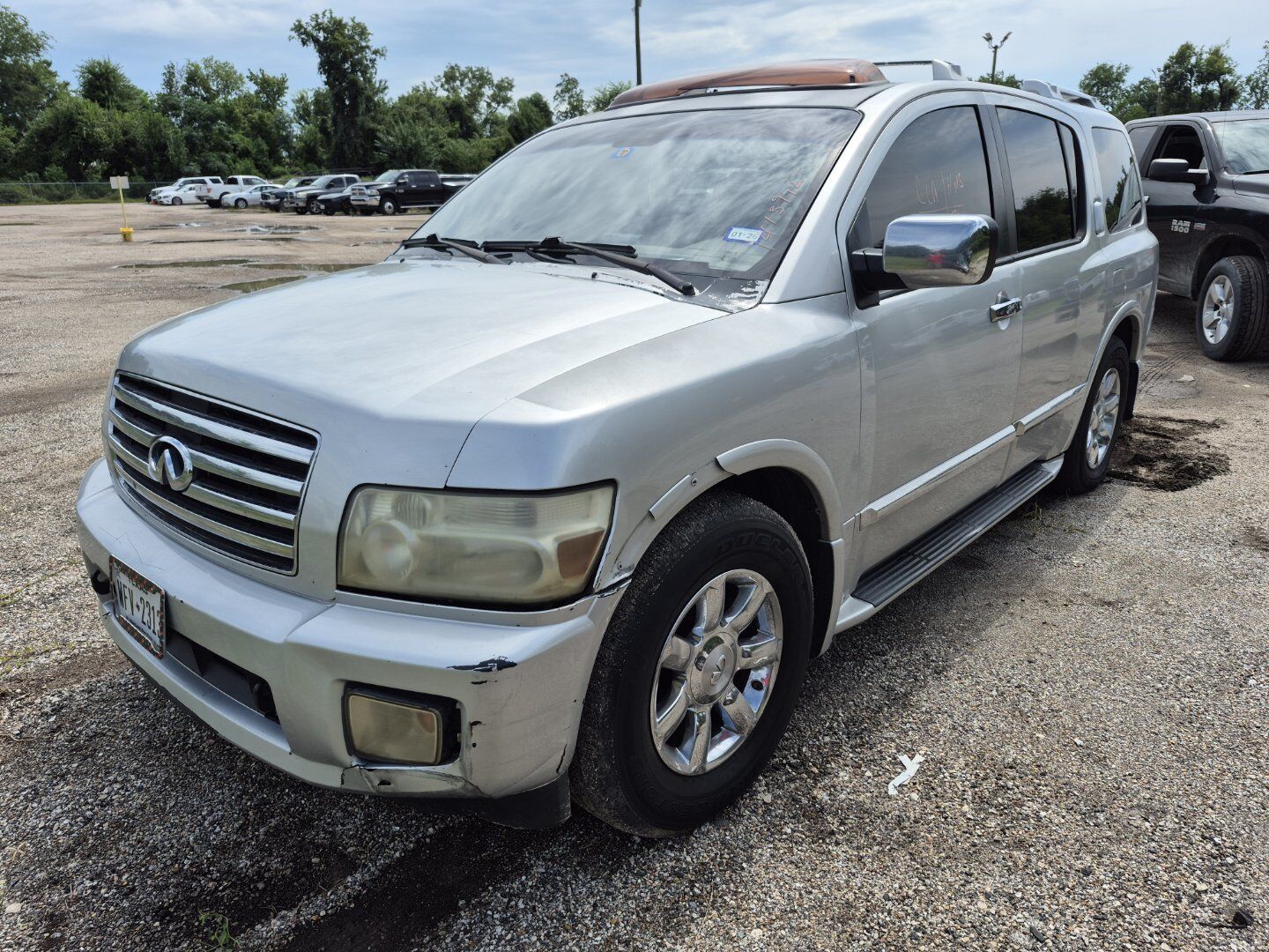 Infiniti QX56